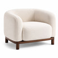 Poltrona moderna in bouclé avorio con base in legno marrone, 105 × 90 × 76 cm